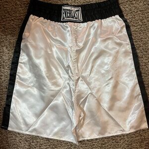 Black and White Satin Unisex Kids Everlast Boxing Shorts size 14/16.
